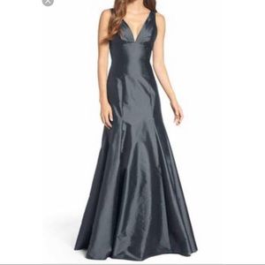 Monique lhuillier bridesmaid vneck taffeta gown